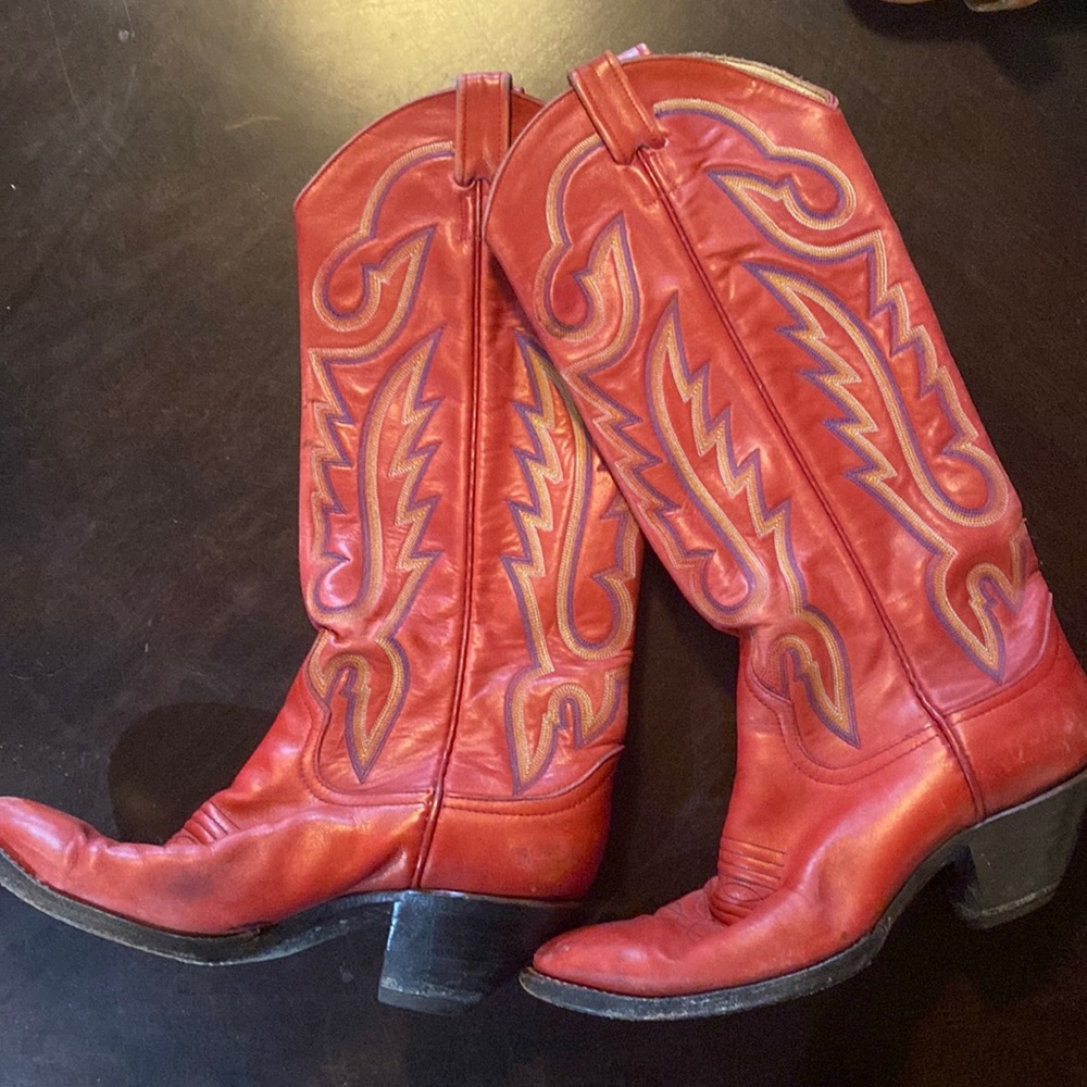 VINTAGE red cowboy boots